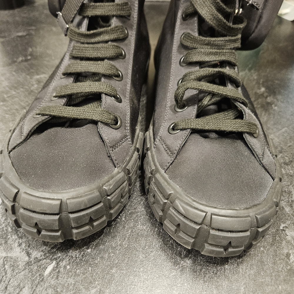 Authentic Prada Re-Nylon Sneakers - Picture 6 of 10